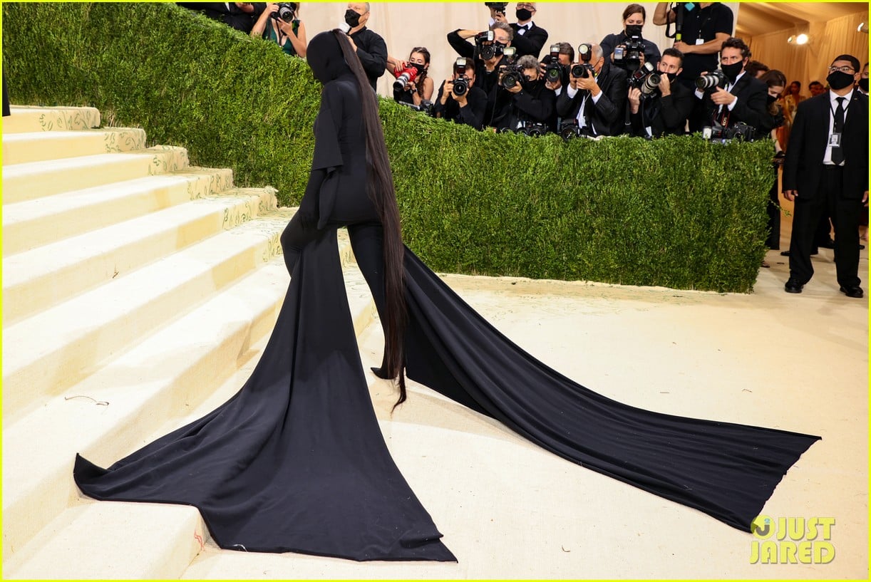 kim kardashian explains how her met gala look fit the events theme 174624786