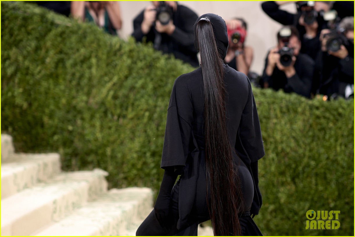 kim kardashian explains how her met gala look fit the events theme 18