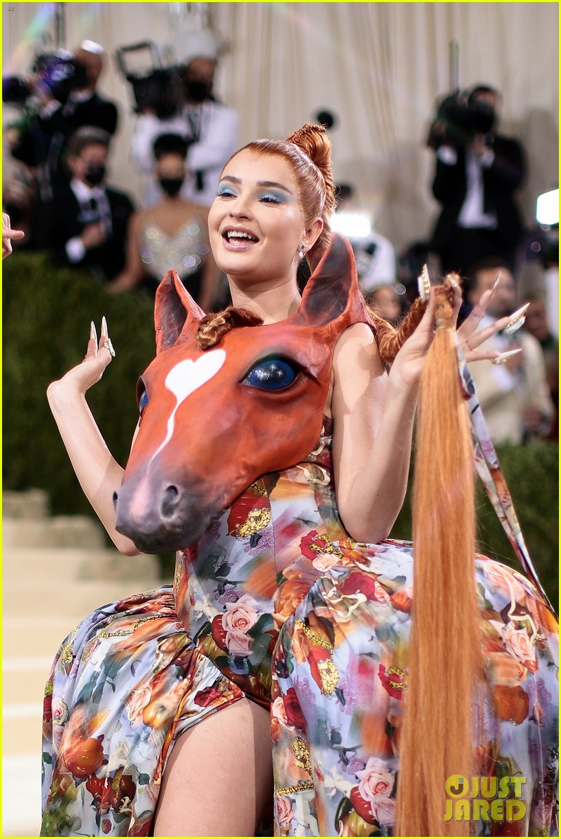 kim petras wears a horse head met gala 2021 15