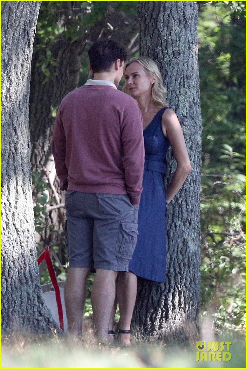 diane kruger spotted kissing ray nicholson on set 01