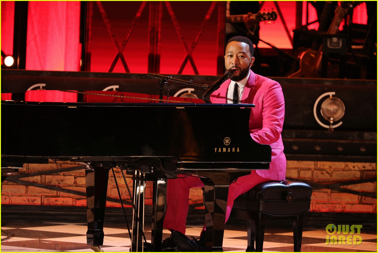 john legend performs with aint too proud cast at tony awards 034633115