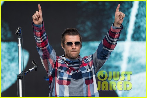 liam gallagher helicopter 054627150