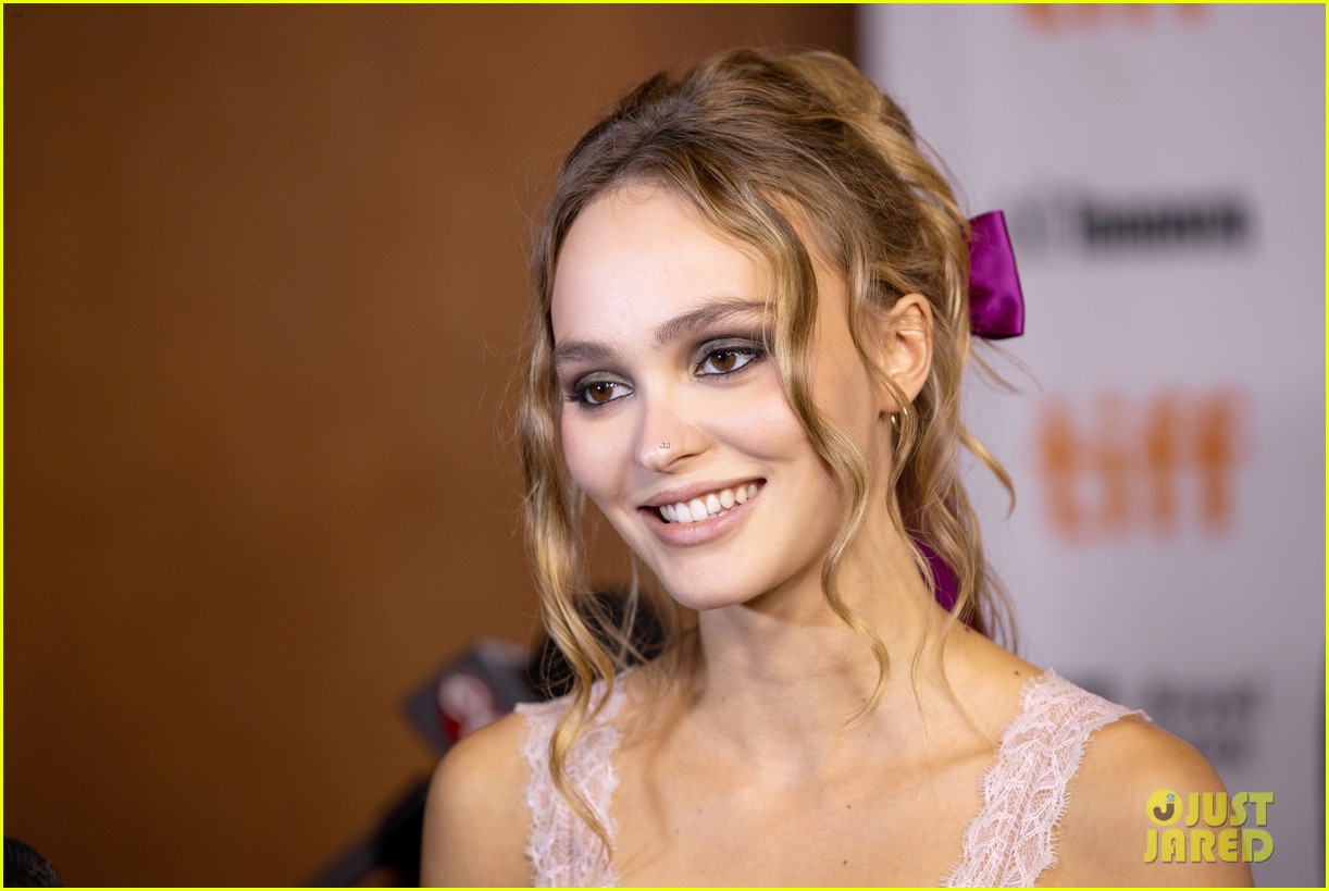 lily rose depp pretty in pink wolf premiere tiff 27