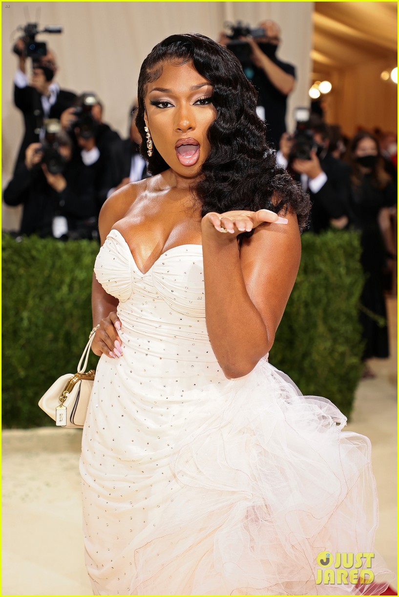 megan thee stallion blows a kiss for the cameras met gala 064622936