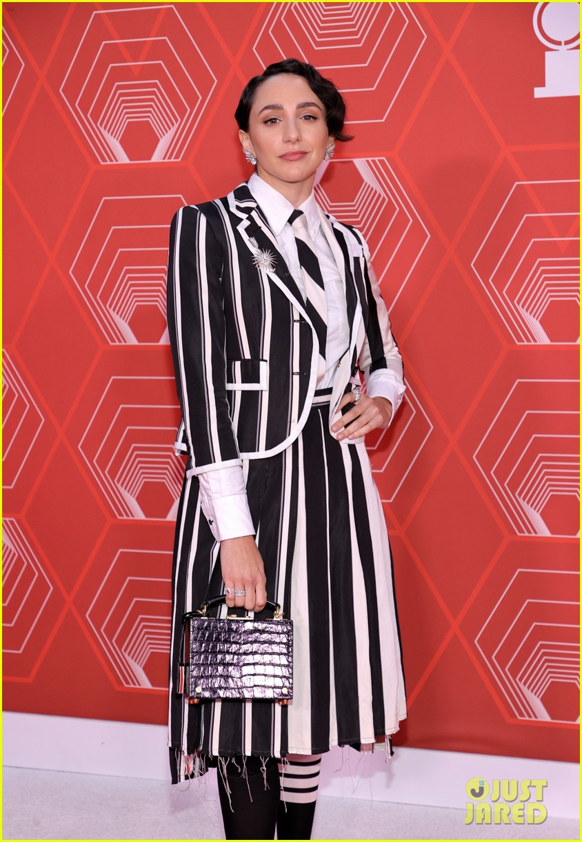 Jagged Little Pill's Lauren Patten Thanks NonBinary & Trans Colleagues