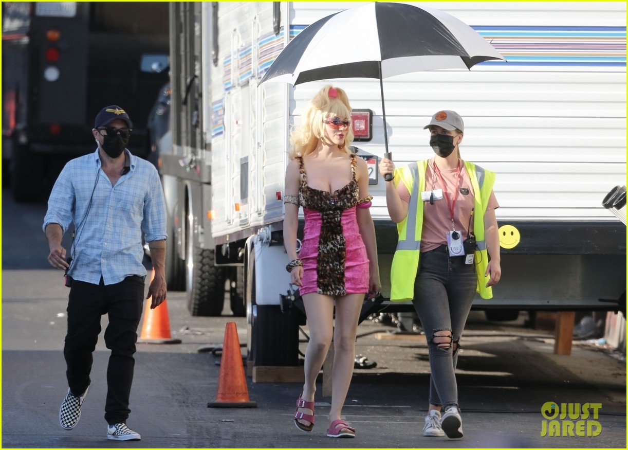 emmy rossum transform into angelyne filming upcoming mini series 424635840