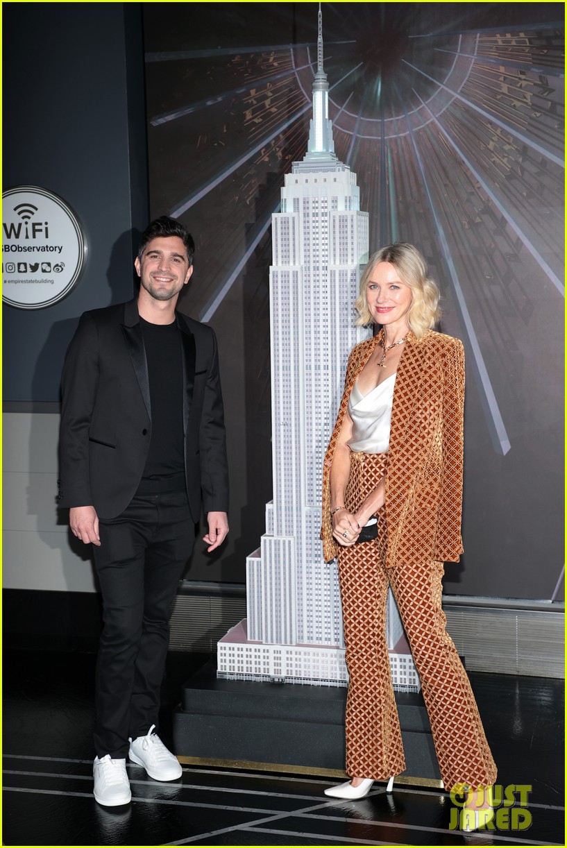 naomi watts lights the empire state building 024618920