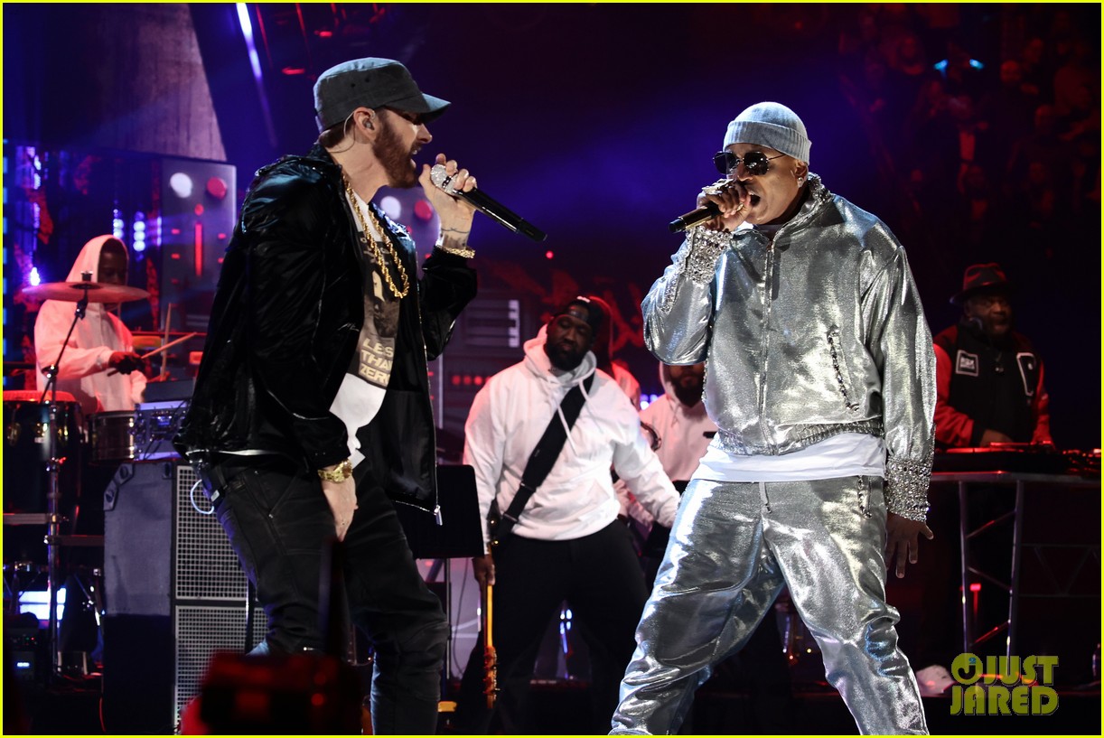 LL Cool J Performs with Jennifer Lopez & Eminem at Rock & Roll Hall of(01)