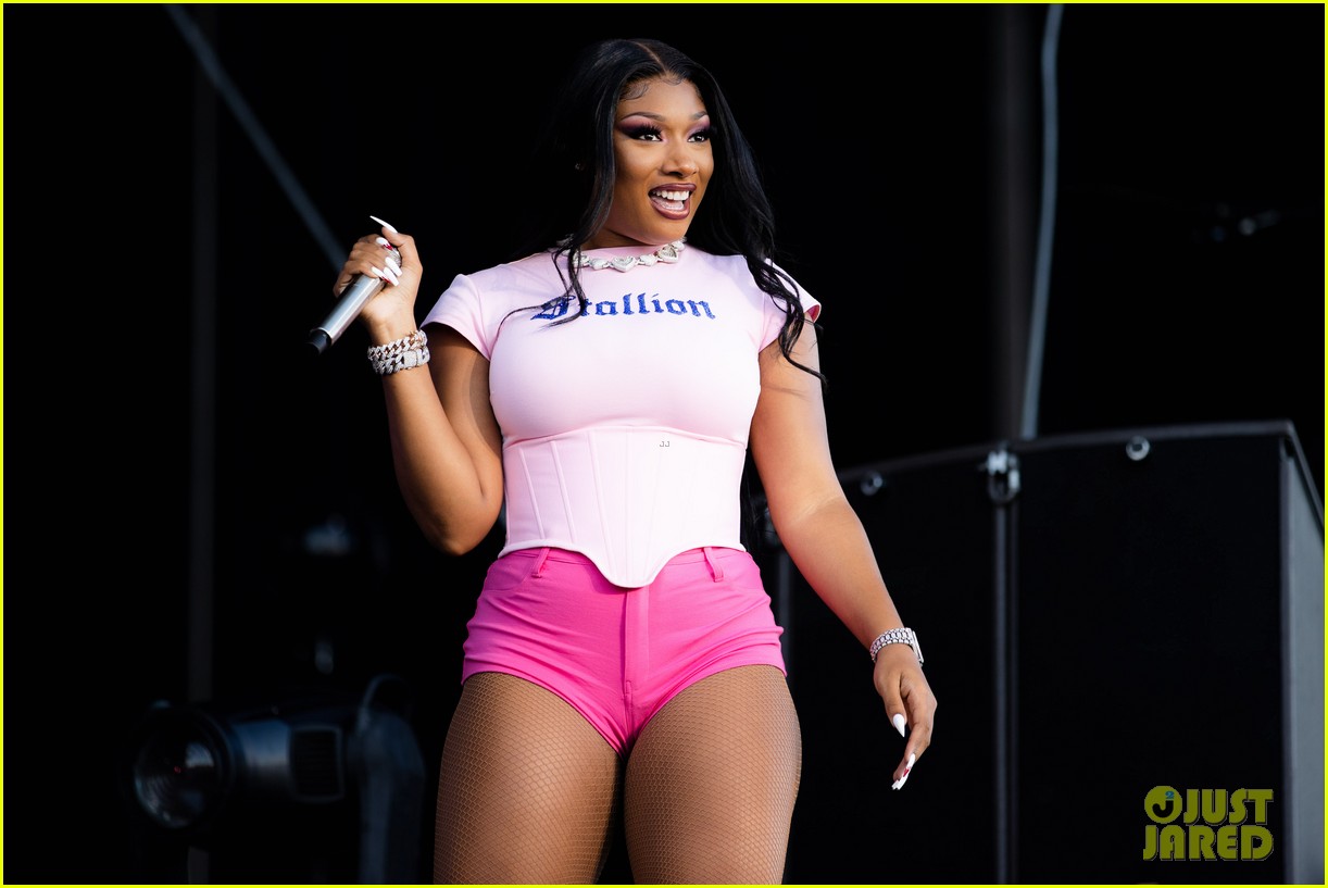 miley cyrus megan thee stallion perform acl music festival 20