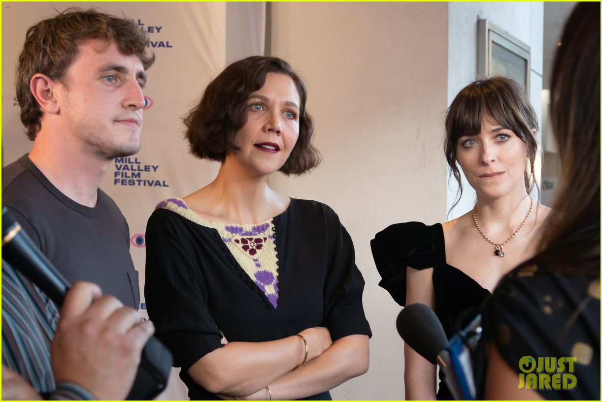 Dakota Johnson, Paul Mescal, & Maggie Gyllenhaal Bring 'The Lost