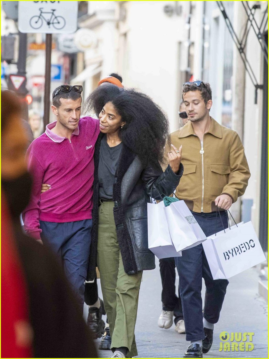 gossip girl cast shopping in paris 074641992