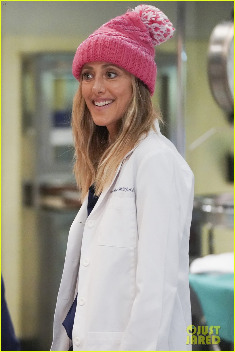 'Grey's Anatomy' Showrunner Opens Up About How Series Will End Photo