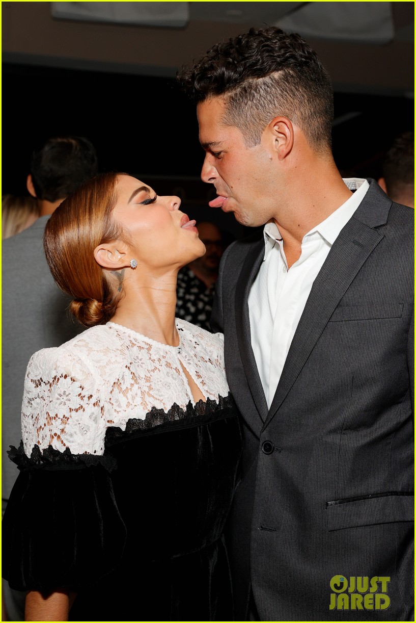sarah hyland waited to have sex with wells adams 17
