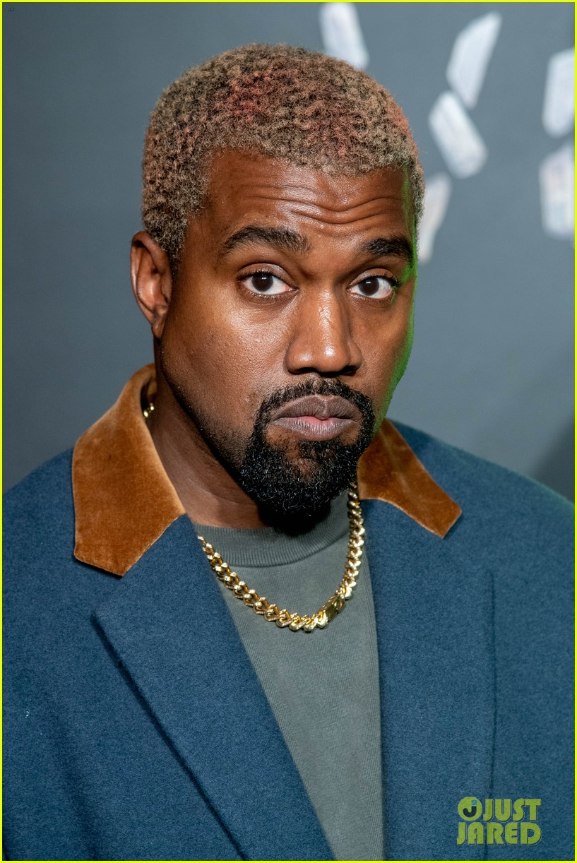kanye west performs first time in a year 024646327
