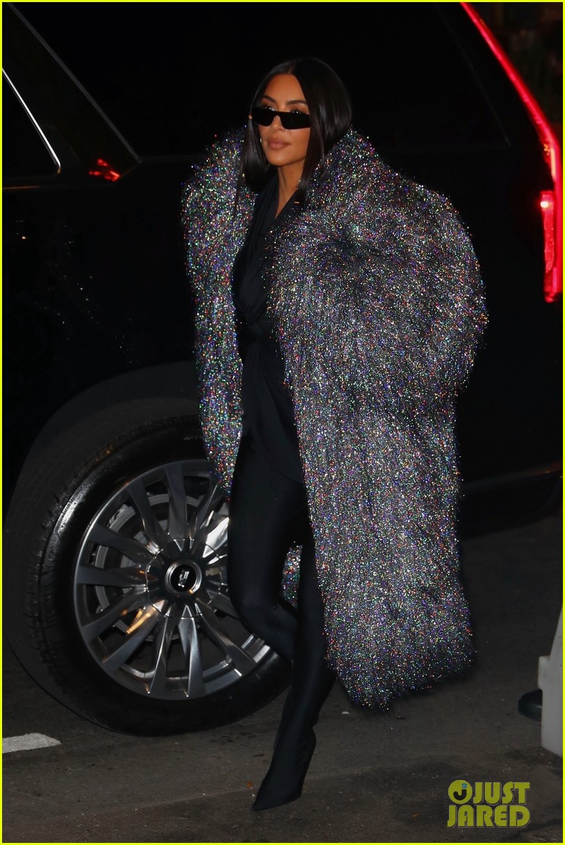 Photo kim kardashian fuzzy coat for dinner 08 Photo 4639444 Just
