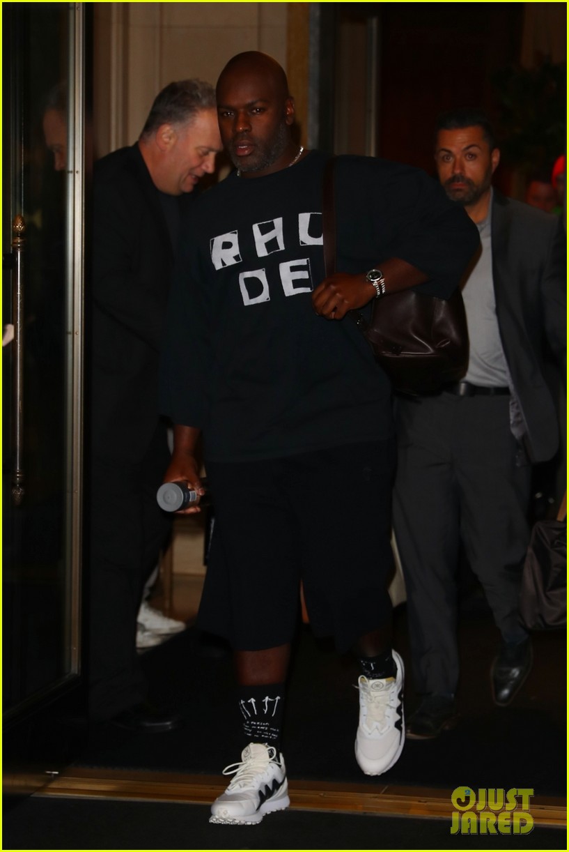 Khloe Kardashian & Kris Jenner Jet Out of NYC After Supporting Kim