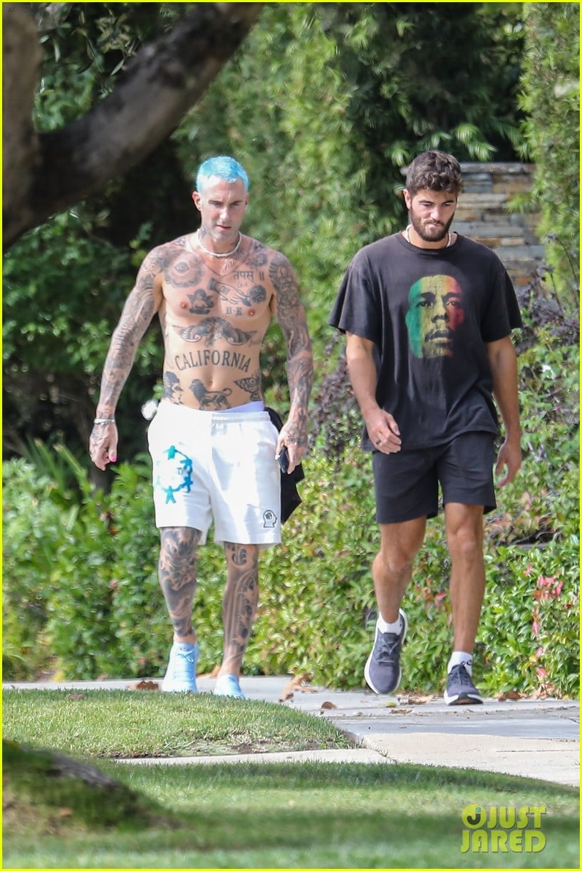 Adam Levine Puts His Many Tattoos on Display While Shirtless After a  Workout! (Photos): Photo 4638200 | Adam Levine, Austin Pohlen, Shirtless  Photos | Just Jared: Entertainment News, image size:817x1222