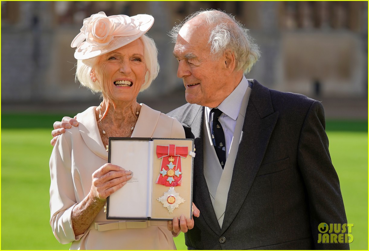 mary berry dame commander investiture 124648008
