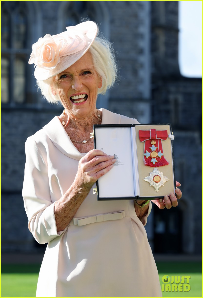 mary berry dame commander investiture 144648010
