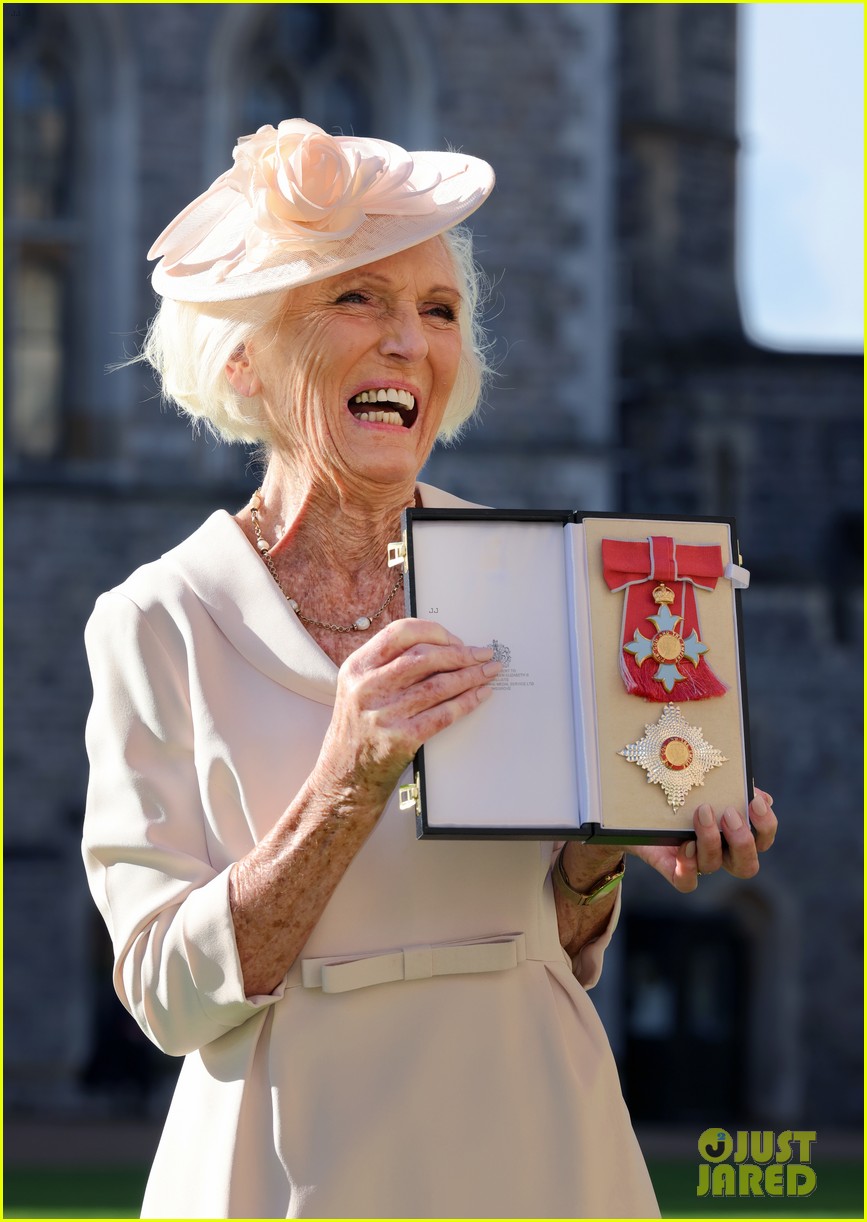 mary berry dame commander investiture 154648011