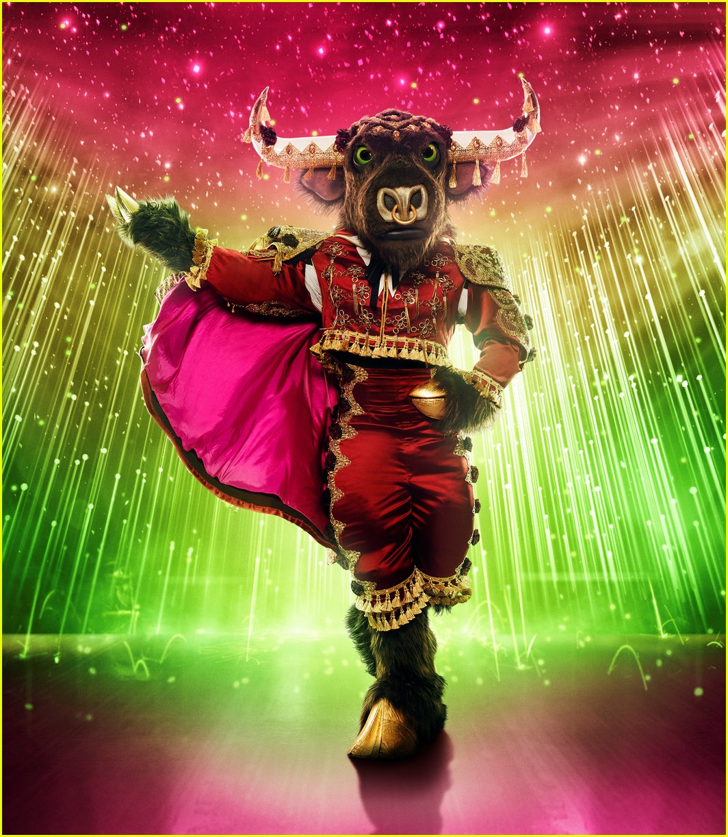 the bull performs on the masked singer 014639757
