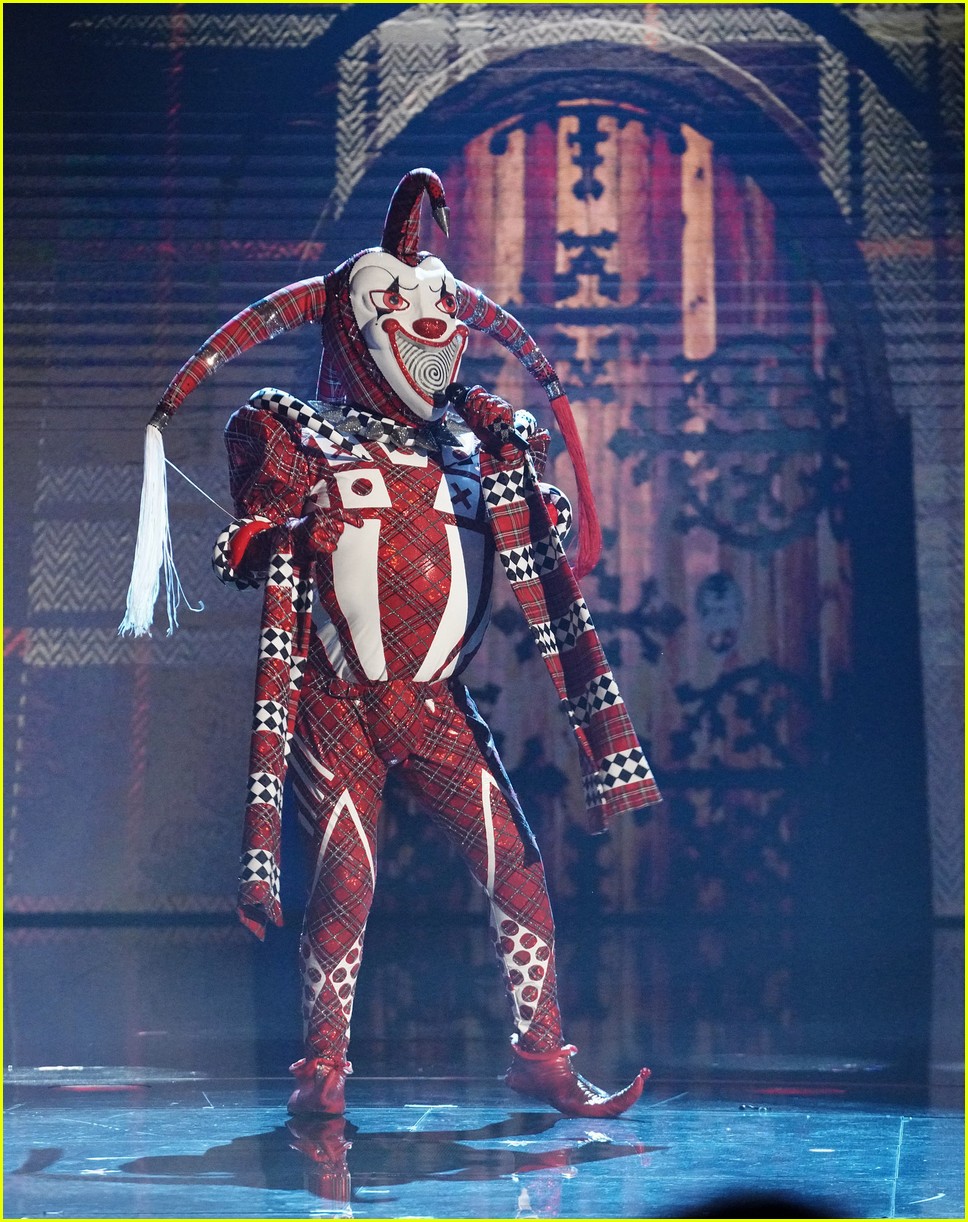 jester performs on masked singer 04