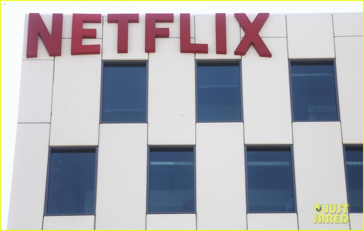 netflix reinstates employees after dave chappelle comments 014647891