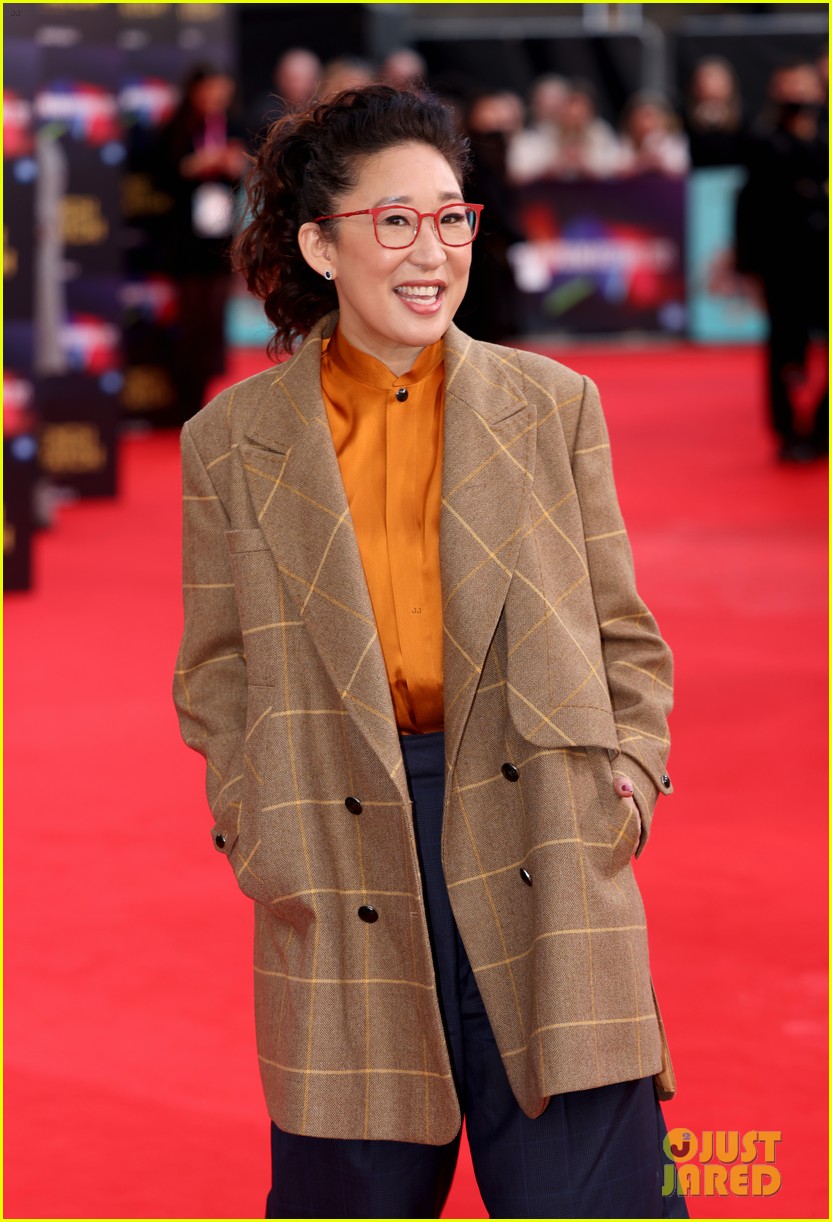 sandra oh steps out for the french dispatch screening 09