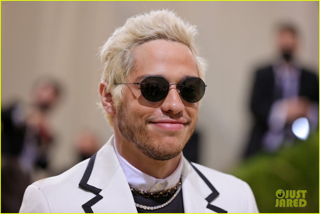 Pete Davidson Jokingly Roasts the Dress He Wore to Met Gala 2021 Photo