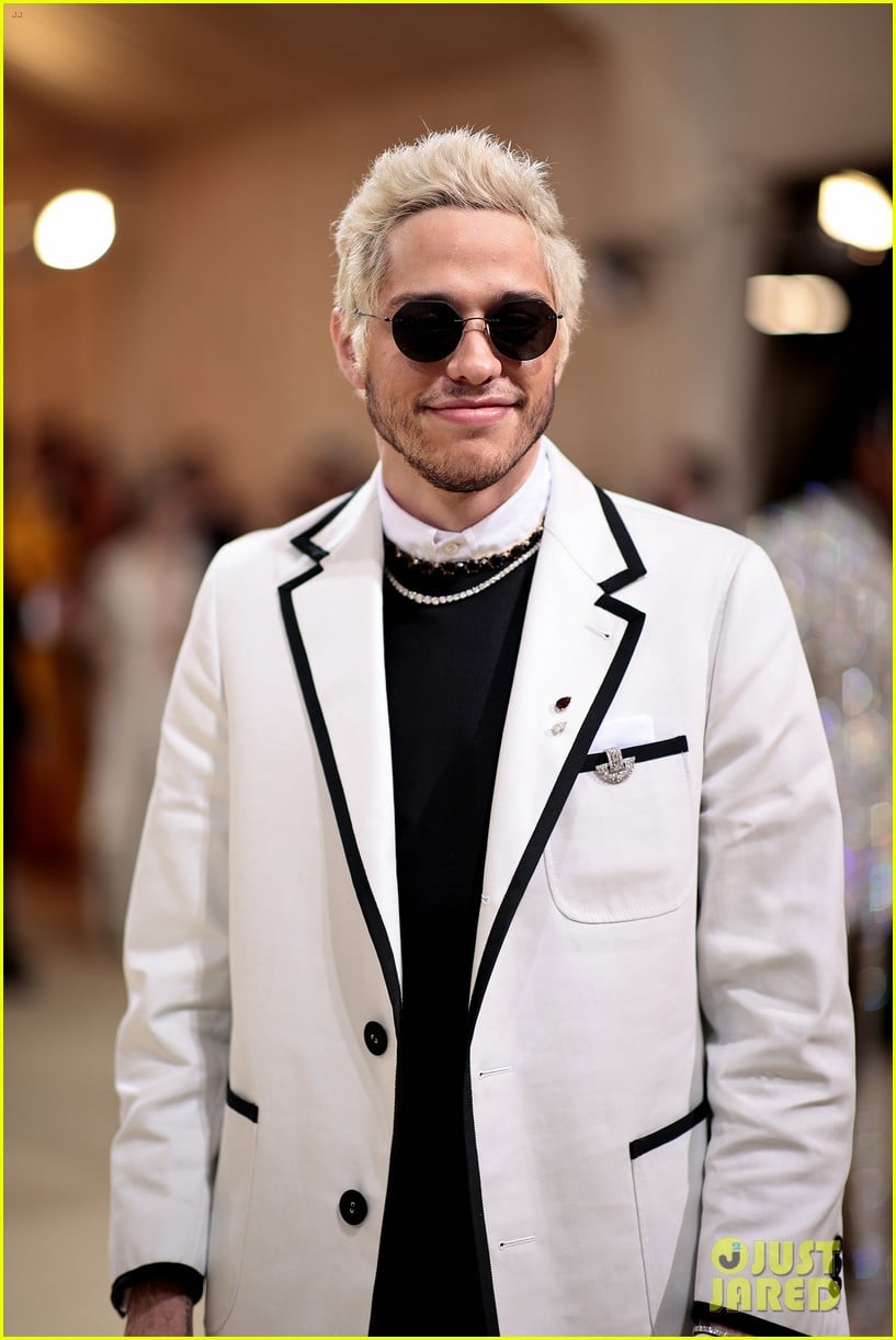 Pete Davidson Jokingly Roasts the Dress He Wore to Met Gala 2021 Photo