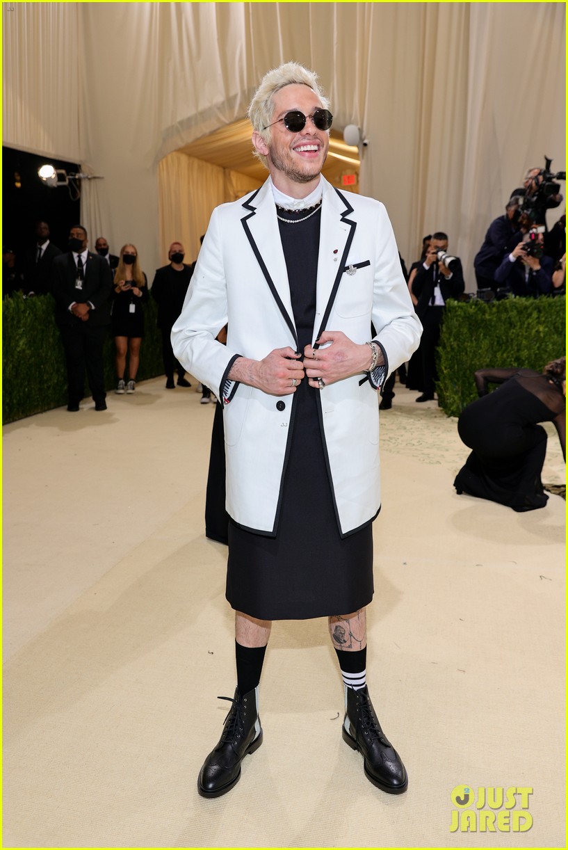 Pete Davidson Jokingly Roasts the Dress He Wore to Met Gala 2021 Photo