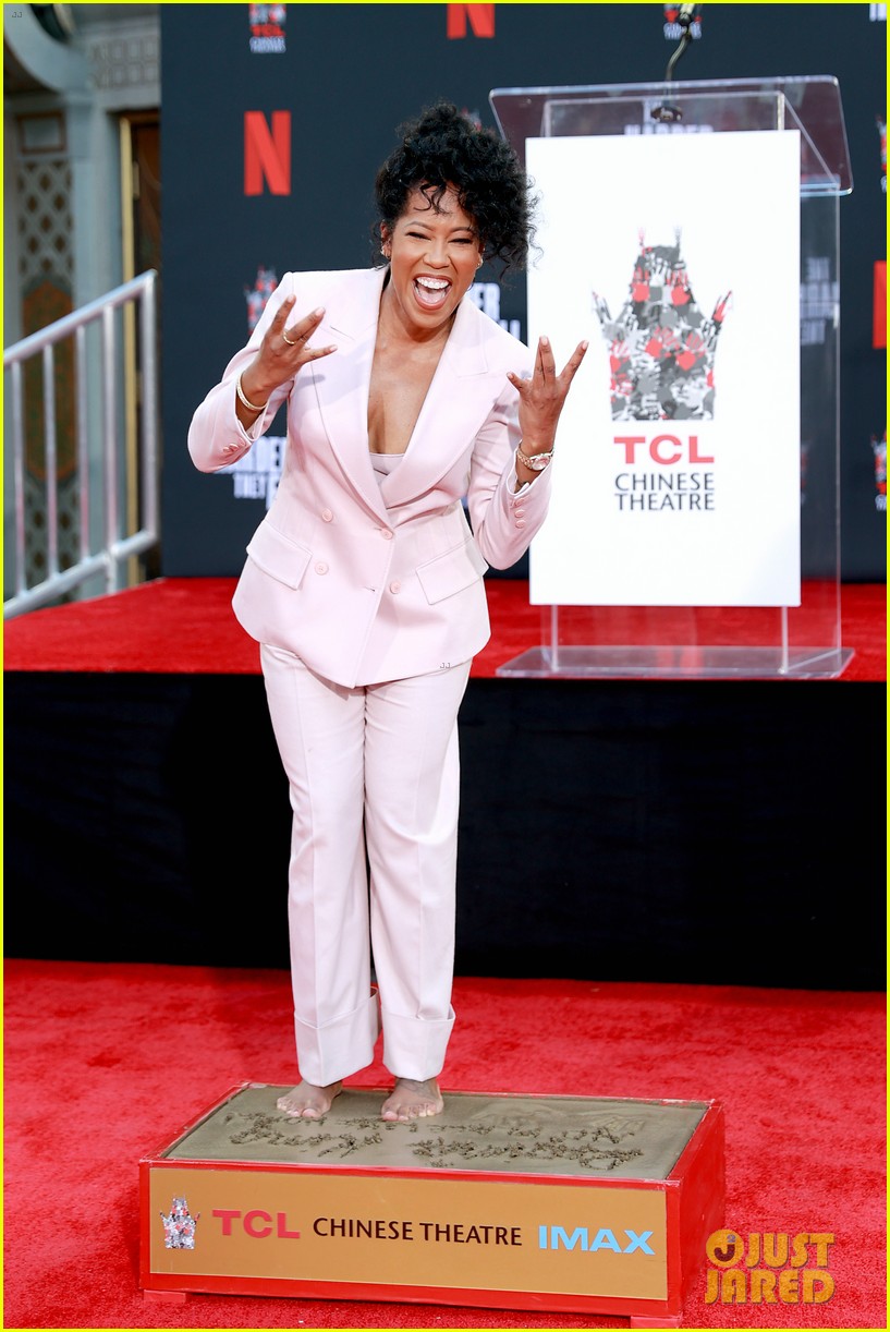 regina king handprint footprint cemented outside chinese theater 234652007