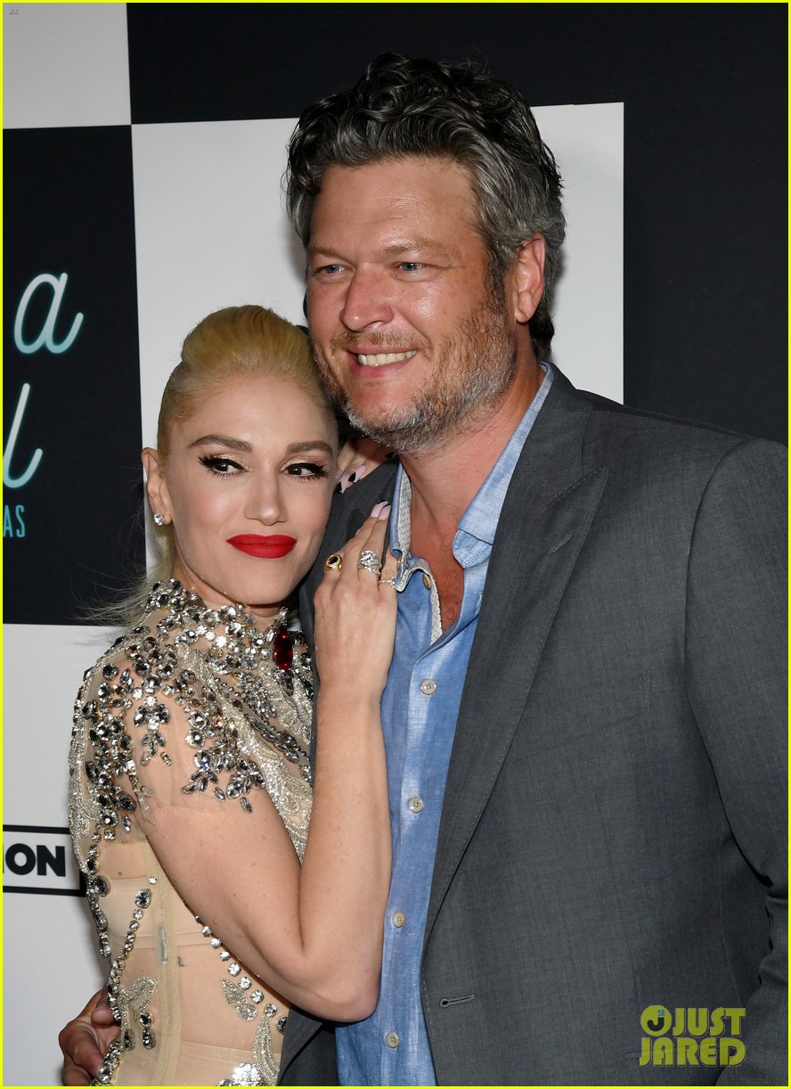 Blake Shelton Calls Wife Gwen Stefani 'My Better Half' in Heartfelt(01)