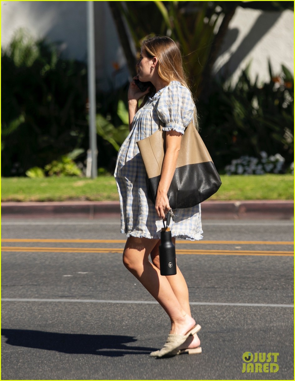 Lindsay Rae Scott Speedman & Pregnant Girlfriend Lindsay Rae Hofmann Run Errands ...