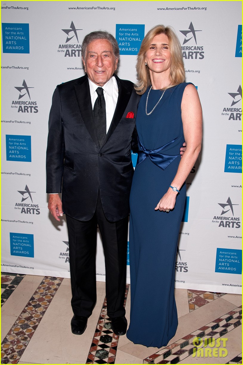tony bennett wife susan crow reveals he doesnt know he has alzheimers 034637671