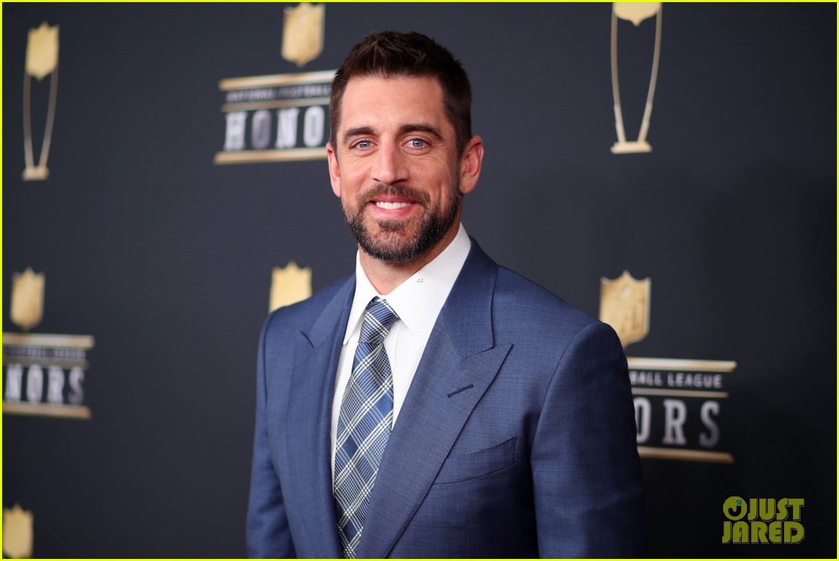 aaron rodgers estranged father shows his support 024659314
