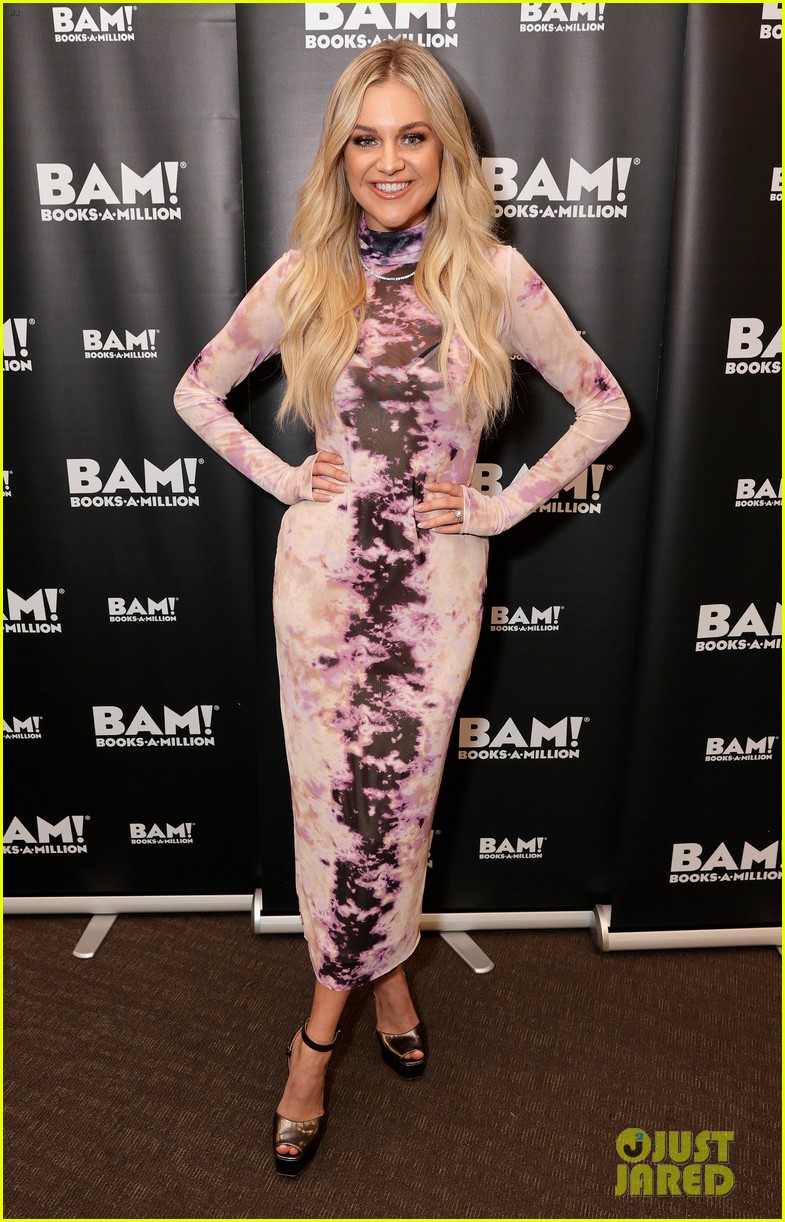 Kelsea Ballerini Opens Up About Going to Couples Therapy with Husband