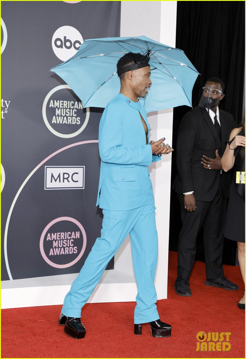 billy porter wears umbrella hat amas 114665088