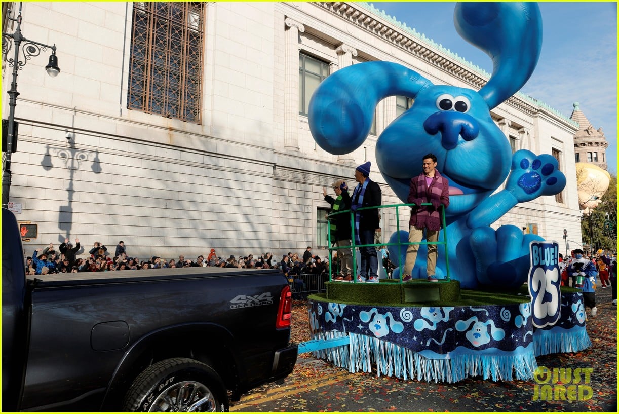 'Blue's Clues' Hosts Steve, Joe & Josh Unite at Macy's Thanksgiving Day(00)