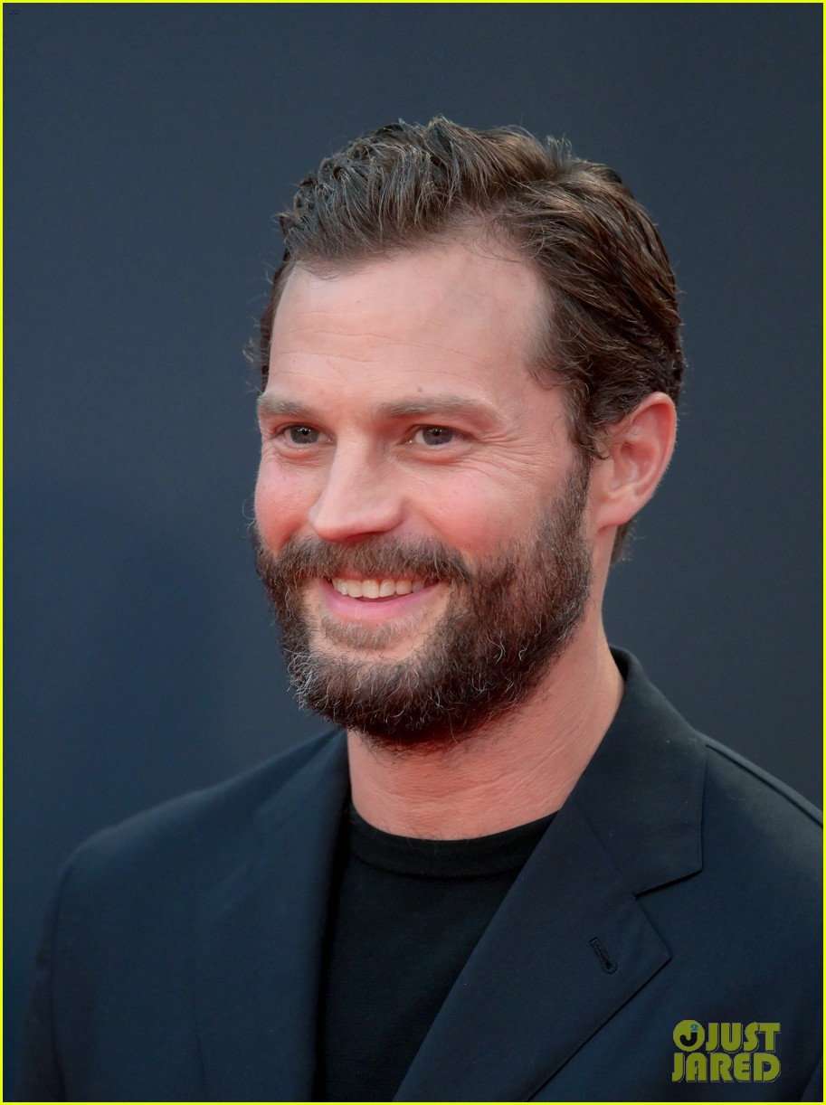 Jamie Dornan Performs 'Everlasting Love' at the Premiere of 'Belfast