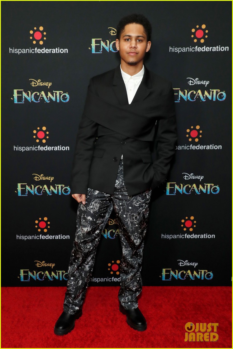 lin manuel miranda steps out for encanto premiere in nyc 06