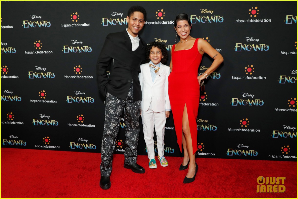 lin manuel miranda steps out for encanto premiere in nyc 084662551