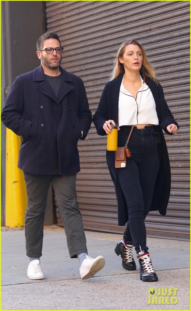 blake lively with manager justin grey stone 01