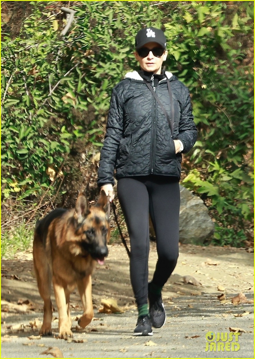 nicole richie joel madden go for morning hike with their dogs 18