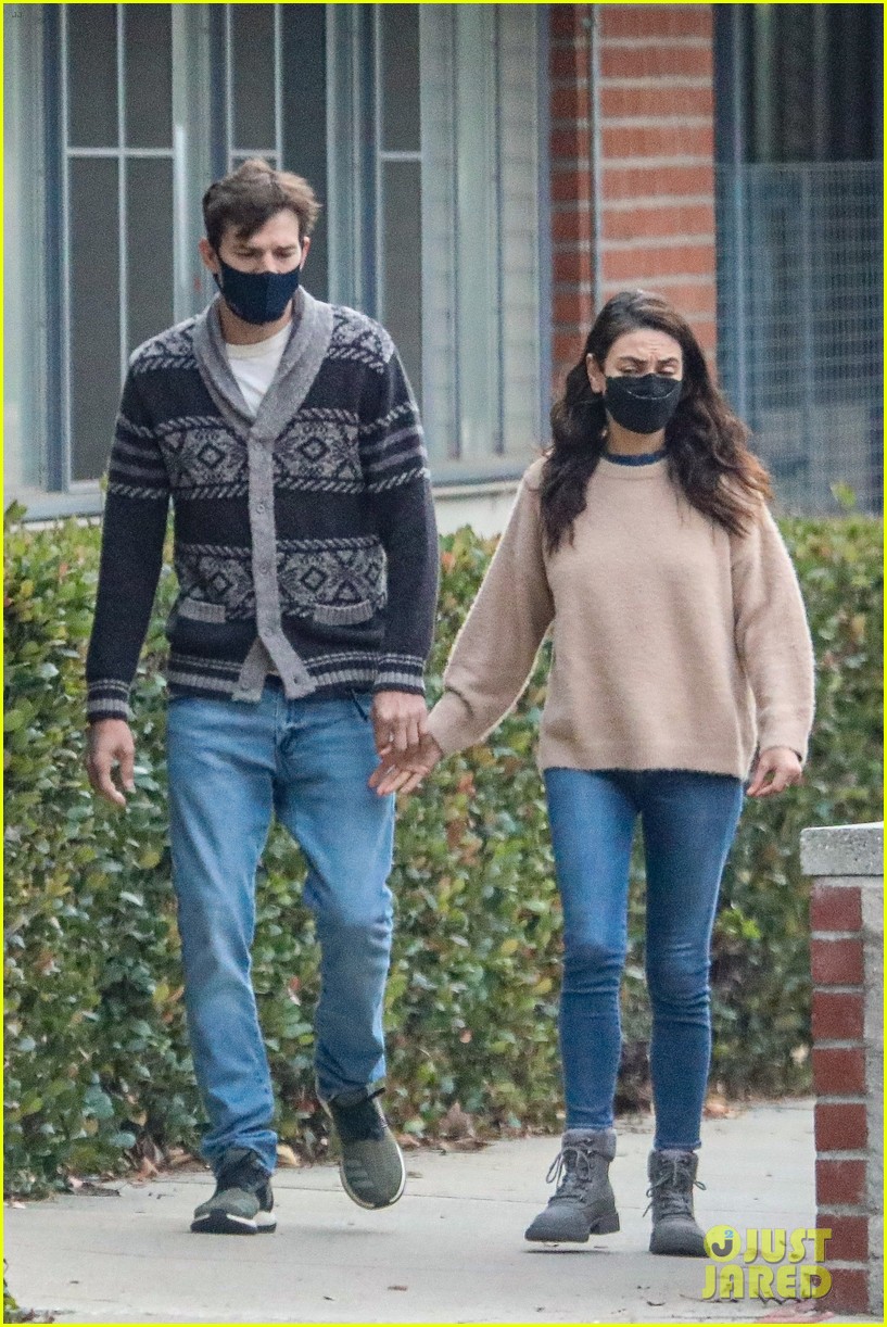 Mila Kunis & Ashton Kutcher Hold Hands During Low Key Stroll Together(01)