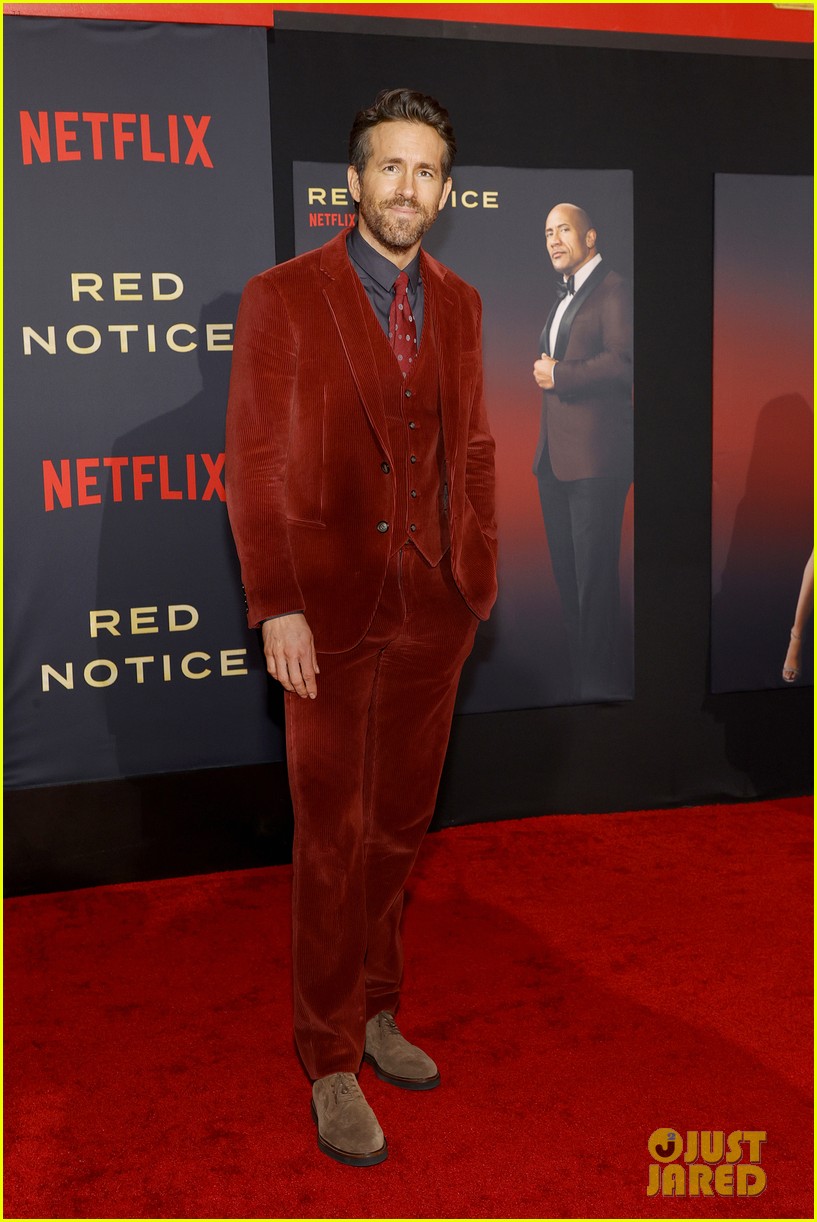 gal gadot dwayne johnson ryan reynolds wear red to red notice premiere 274654759