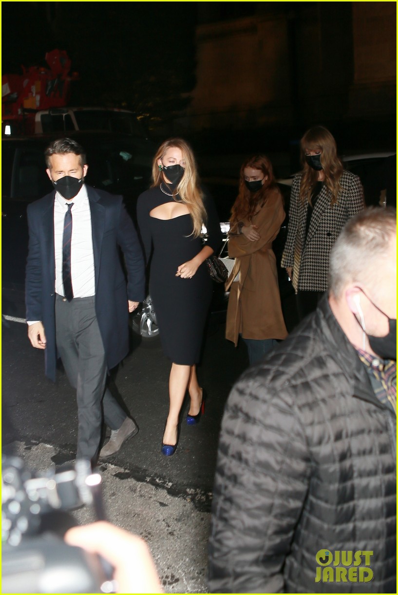 taylor swift joined by blake lively ryan reynolds at snl after party 05