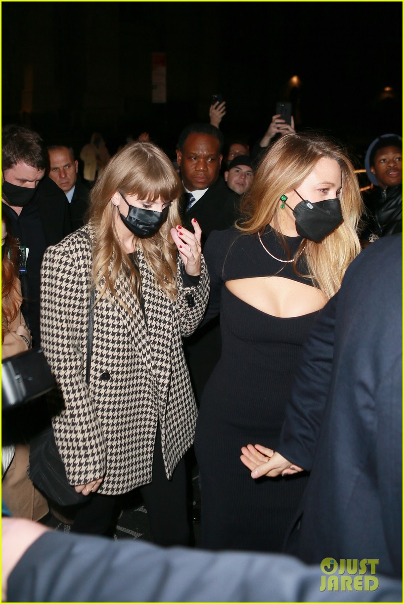 taylor swift joined by blake lively ryan reynolds at snl after party 224659775
