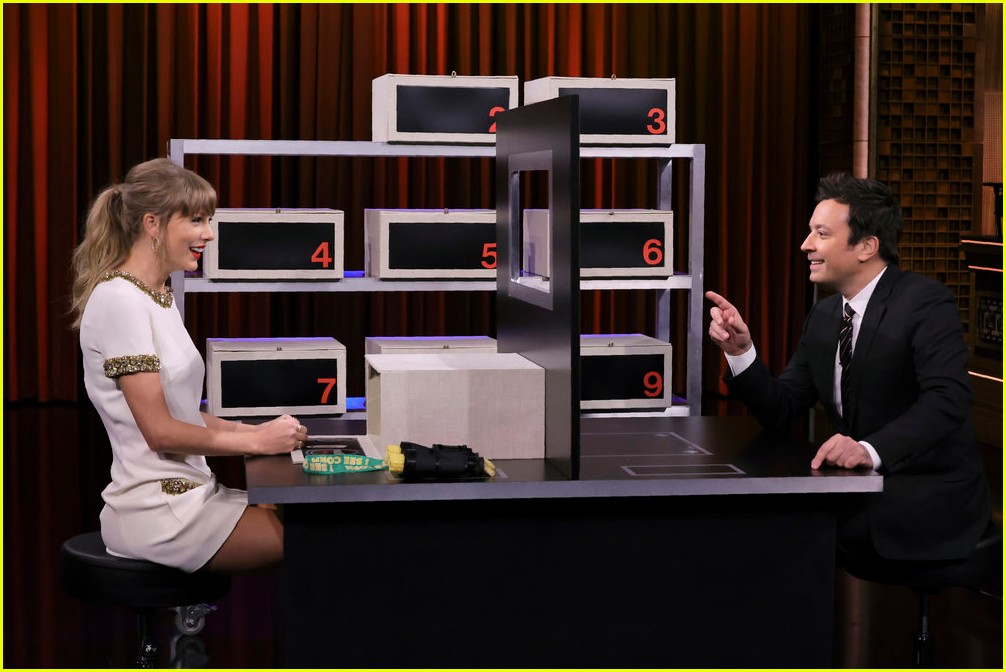 taylor swift two late night appearances 02
