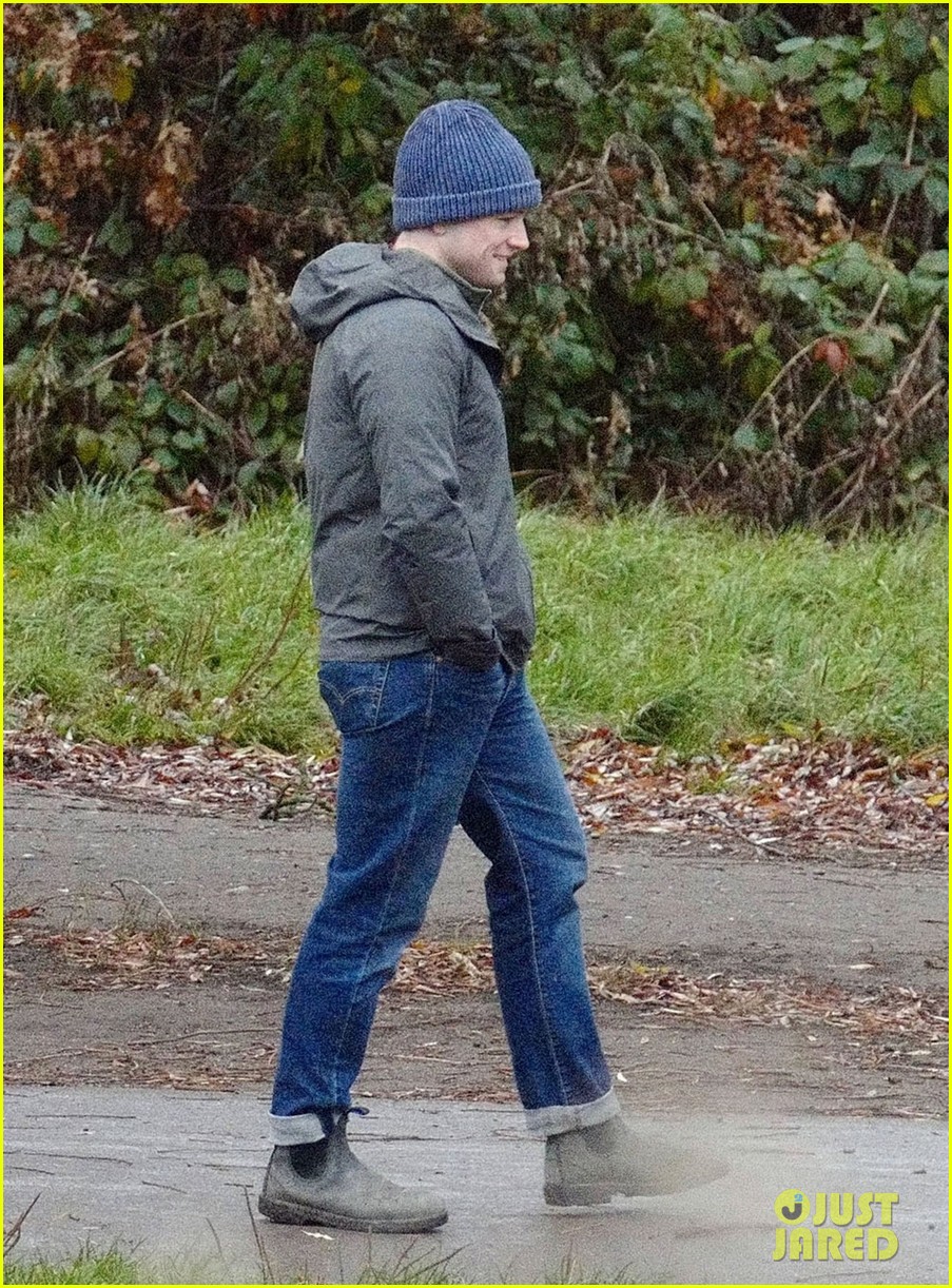 taron egerton bundles up for walk in the park with his mom 054669907